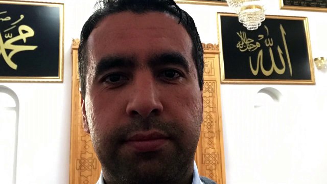 Hafiz Metin Demirtas. Ishøj Mevlana Camii. Arap makami Kuran tilaveti. Bu sesi dinlemeden gecmeyin...mutlaka izleyin. SÜPER ARAP MAKAMI COK GÜZEL KIRAAT. Dünyanin en güzel Kuran okuyan hafizlari. Seyh Abdussamedin izinden. Imitation Sheikh Abdussamed.