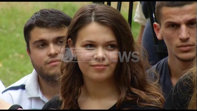 Ora News - Zotimi i Bashës para të rinjve: Do të ndaj përfundimisht politikën nga arsimi