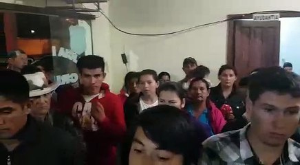 Familiares de accidentados exigen castigo a policía que habría ocasionado accidente fatal
