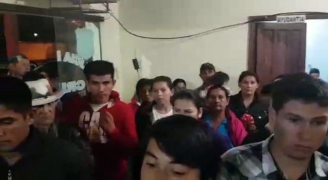 Familiares de accidentados exigen castigo a policía que habría ocasionado accidente fatal