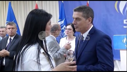 Ora News - Zgjedhjet 2017 - Oketa letër të djathtëve: Të kërcënuar nga pazari Rama-Basha