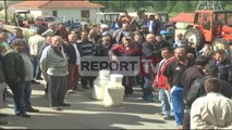 Report TV - Nuk gjejnë treg për qumështin fermerët e Korçës në protestë