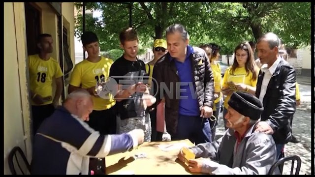 Ora News - Fushata “100 km ecje” - Blushi në Korçë: Libra, forca që mbron vendin nga krimi