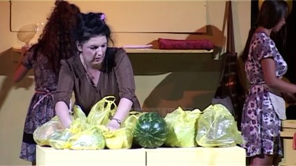 Jeta e një shtëpiakeje në teatrin e Durrësit - Top Channel Albania - News - Lajme