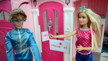 Barbie Leticia conta segredo pra Vivi e sai pra comprar Sapato Casamento!!! Em Portugues [