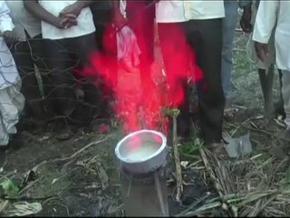 ಬೋರ್‍ವೆಲ್‍ನಲ್ಲಿ ನೀರಿನ ಬದಲು ಚಿಮ್ಮುತ್ತಿದೆ ಬೆಂಕಿ