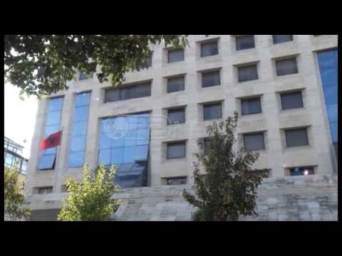 Ora News - Dy drejtorë burgjesh shkarkohen nga detyra. Jep dorëheqjen i Elbasanit