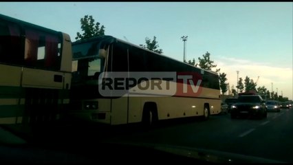 Report TV - Mitingu i LSI në Durrës, autobusët e simpatizantëvë 'pushtojnë' qytetin