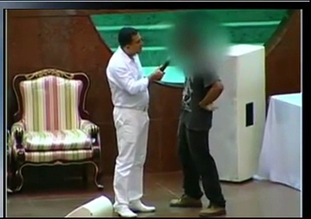 DEMÔNIO DA COBRA CORAL É DERROTADO NO ALTAR DA IGREJA