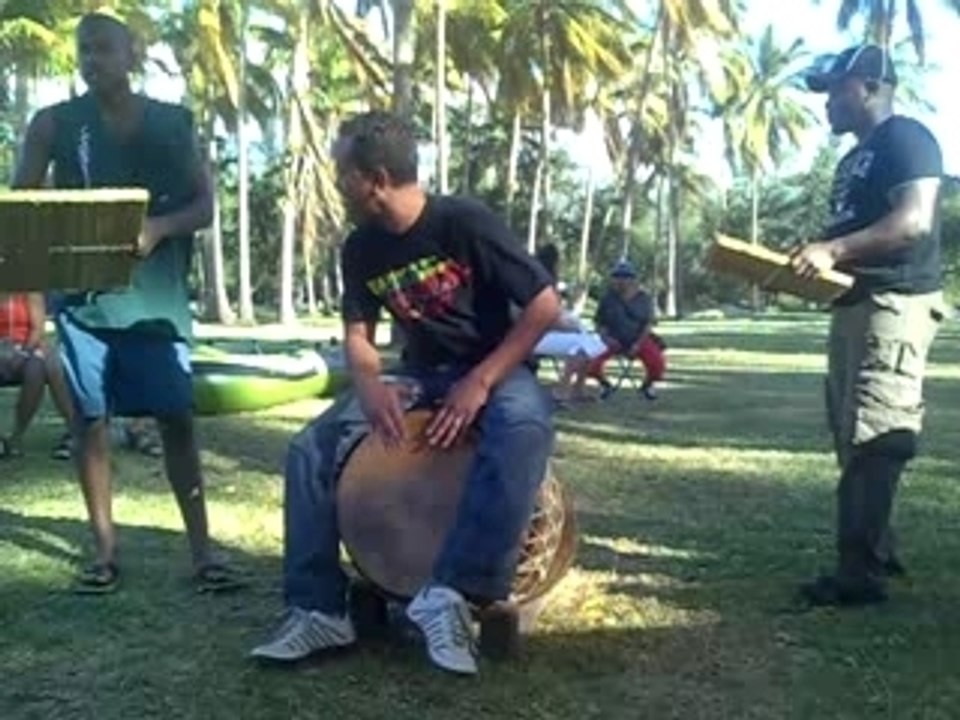 Michel et sa troupe : maloya traditionnel 974