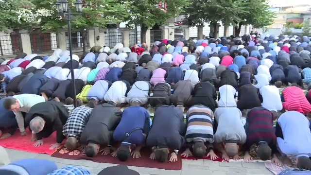 Прослава на Фитр Бајрам во Албанија и Косово