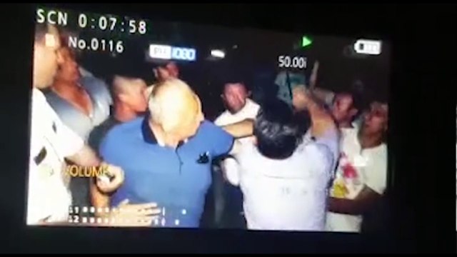 Ora News – Përplasje fizike midis komisionerëve të PS e LSI në Vlorë