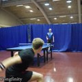 Des tricks impressionnants avec une raquette et une balle de ping-pong