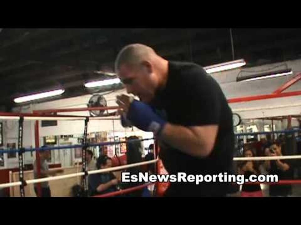 Andy Ruiz shadowboxing
