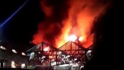 Londra: Camden Market'te yangın çıktı