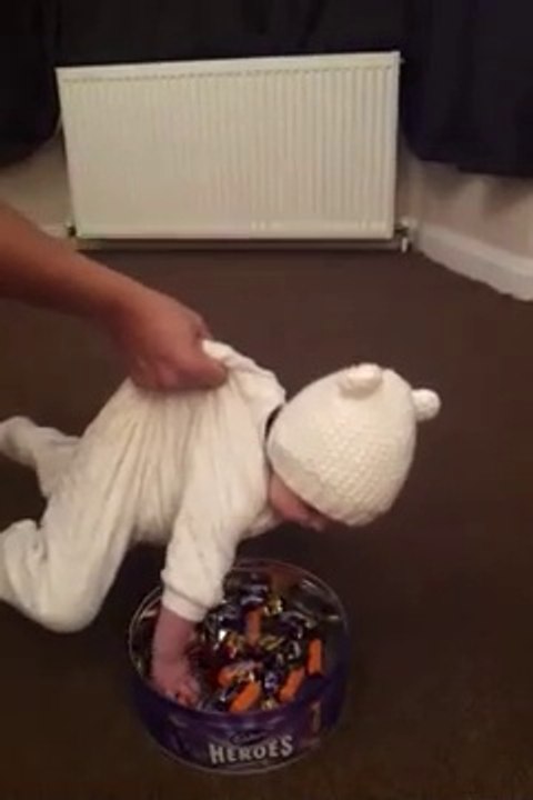 Quand tu laisses bébé seul avec son papa... ahaha