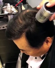 Démonstration d'un produit pour masquer sa calvitie vraiment efficace