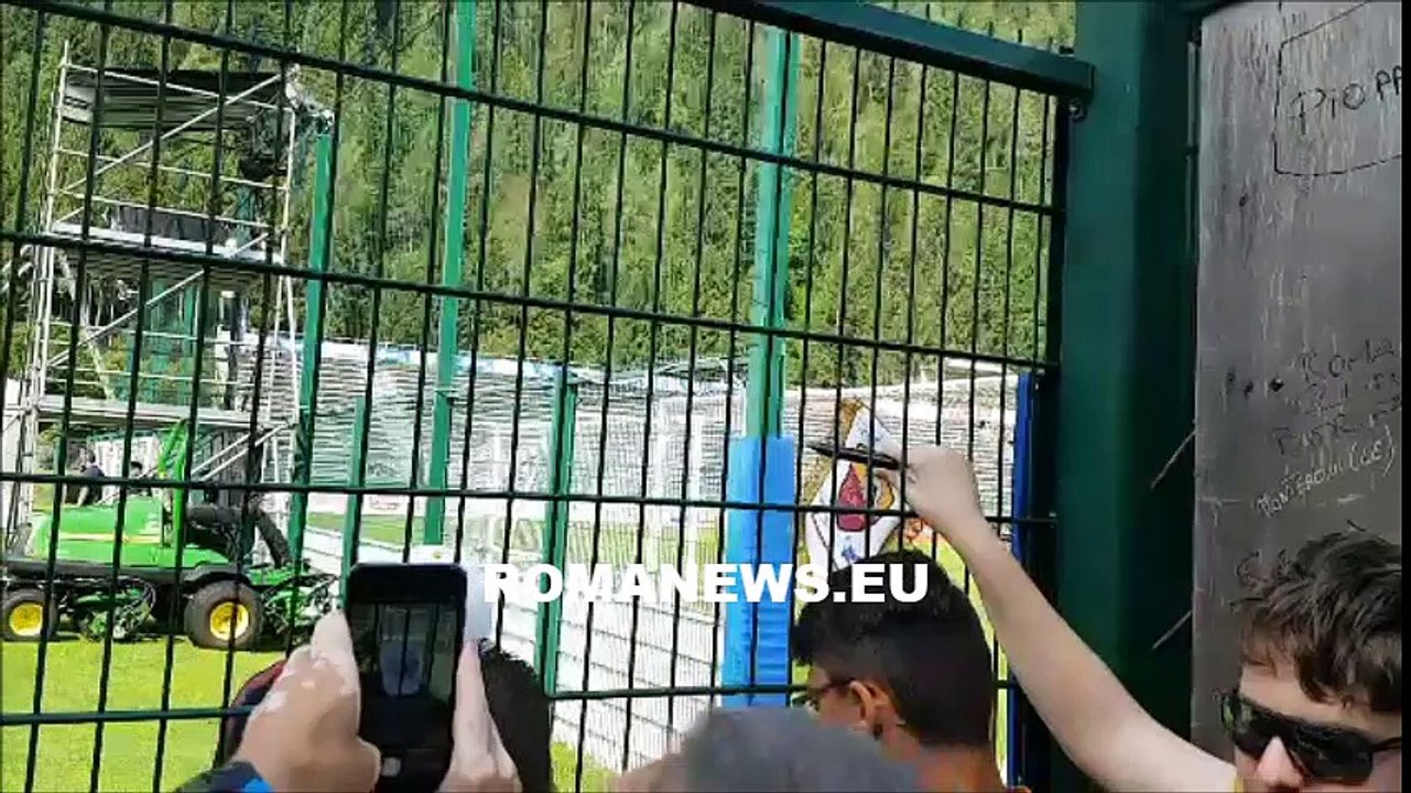 Autografi e foto per Di Francesco, Peres e Castan