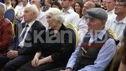 Promovohen tre librat e Agim Nezës