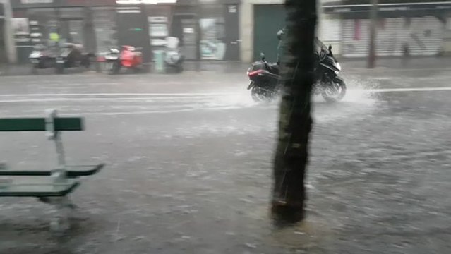 Massive Downpours Cause Flooding on Streets of Paris