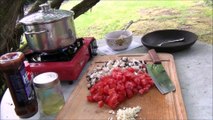 Conny Keules Vegane Outdoorküche Zucchinispaghetti mit Barbequsauce