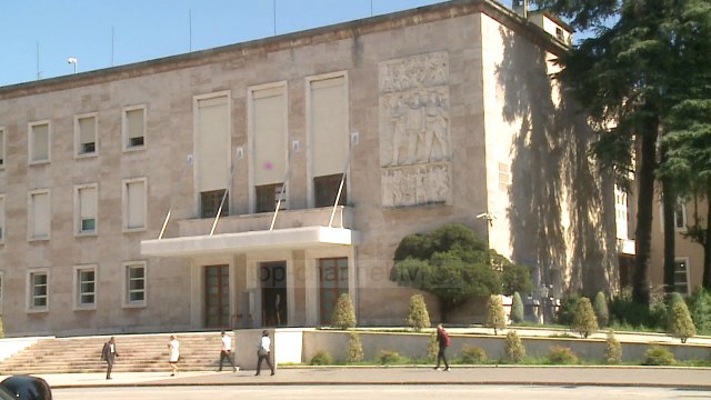 Ministrat teknikë dhe drejtori i OSHEE fajtorë për krizën - Top Channel Albania - News - Lajme