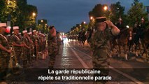 Défilé du 14 juillet:derniers préparatifs sur les Champs Elysées