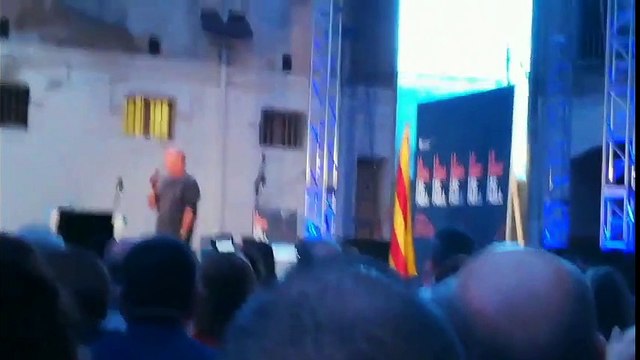 LLUIS LLACH CANTA L'ESTACA A LA PRESÓ MODEL