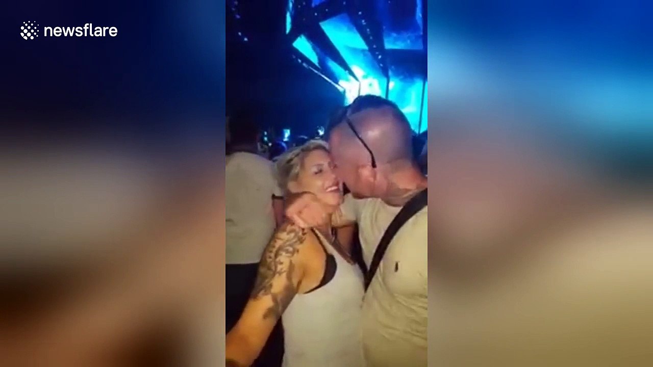 Man proposes to his girlfriend during Ed Sheeran concert