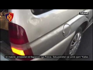 Ora News – Qarkullonte me kallashnikov në makinë, arrestohet 55-vjeçari