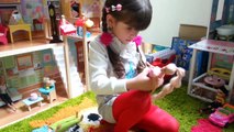 Video y Barbie disputa escobilla de goma de dibujos animados con Ken muñecas con Barbie dibujos animados en ruso