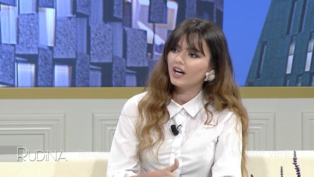 Rudina - Tendencat e kostumit të të banjos këtë verë! (07 korrik 2017)