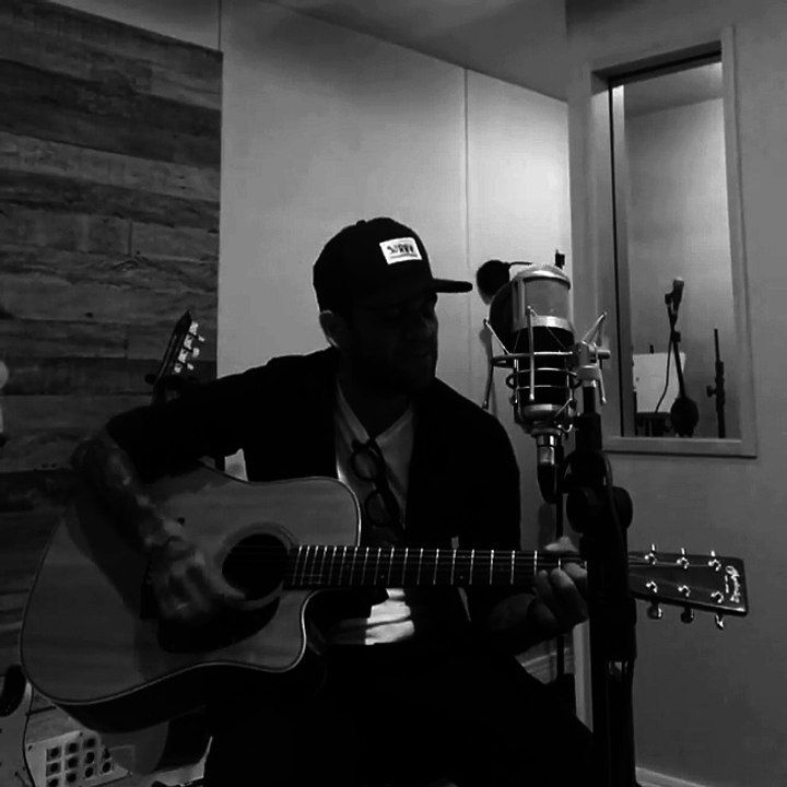 DANIEL ALVES AU PSG POUR 2 ANS!