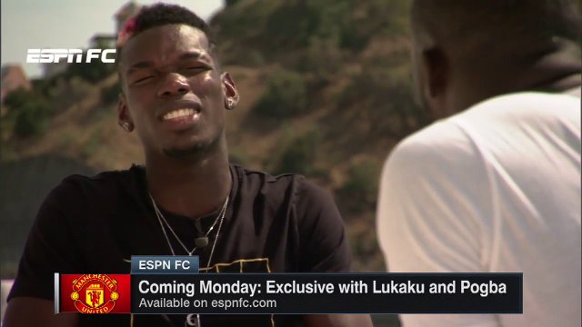 Regardez le footballeur français Paul Pogba pousser une journaliste dans la piscine d'une villa à Los Angeles - VIDÉO