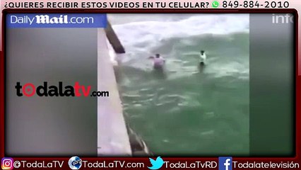 El aterrador momento en que un tiburón ataca a un pescador-Video