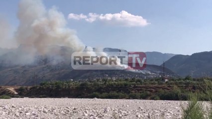 Report TV - Riaktivizohet zjarri në Tepelenë niset helikopteri, rrezik banesat