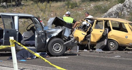 Muğla'da İki Otomobil İle Kamyonet Çarpıştı: 3 Ölü, 4 Yaralı