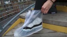 Les imperméables pour chaussures débarquent.