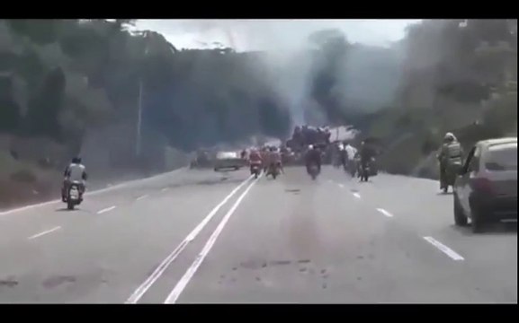 Attaque d'un camion transportant du sucre au cocktails molotov au Vénézuela !