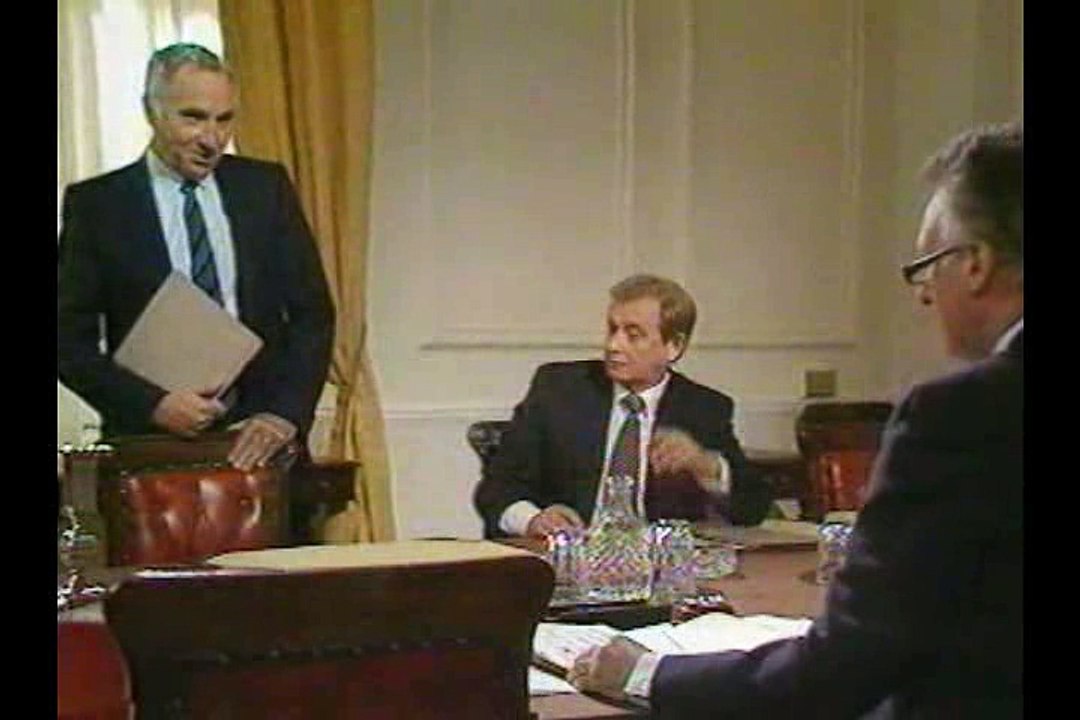 Yes, Minister S02E02 - Offical Secrets