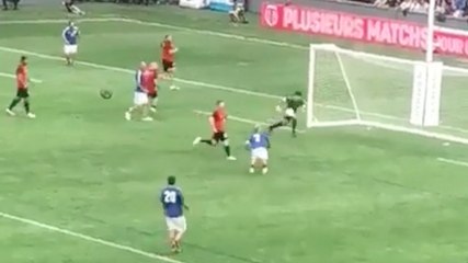 But de Didier Deschamps pour ouvrir le score entre France 98 et Stade Toulousain