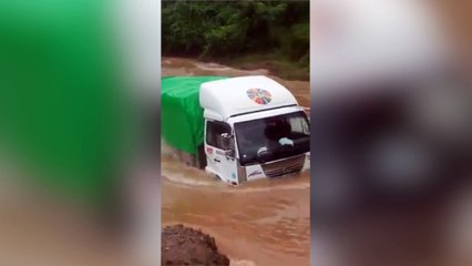Ca c'est du camion tout terrain !