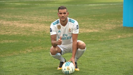 Theo Hernández ya forma parte del "mejor club del mundo"