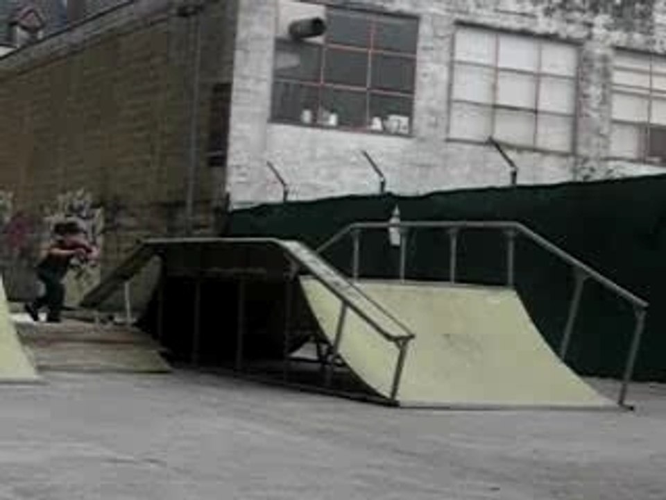 Gigi 180 over the ledge
