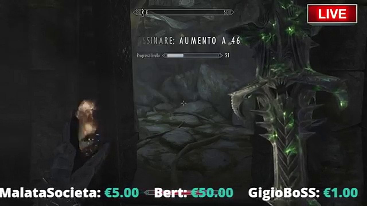 Capobastone canta "W la figa" e bestemmia in live