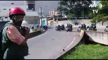 Manifestantes y policías heridos en bloqueos en Venezuela