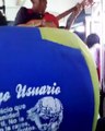 Joven venezolano versiona Despacito en un bus