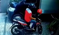 Detik-detik Pelaku Curi Motor dan Ancam dengan Senjata