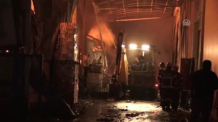 Gıda Deposunda Yangın - Söndürme Çalışmaları