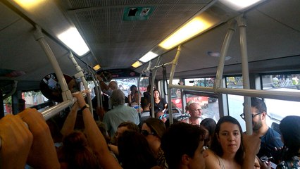 ada colau, bcn, bus, tmb, barcelona, v17